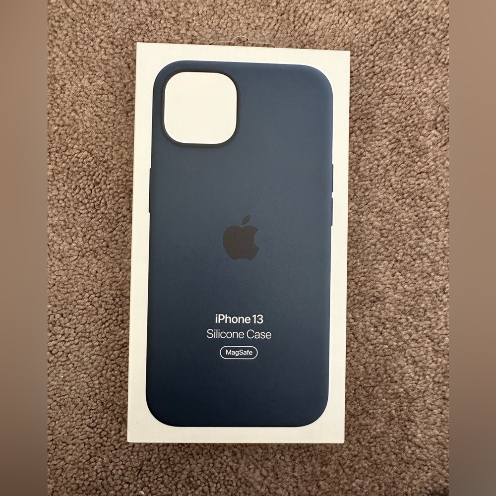 Apple iPhone 13 MagSafe Silicone Case